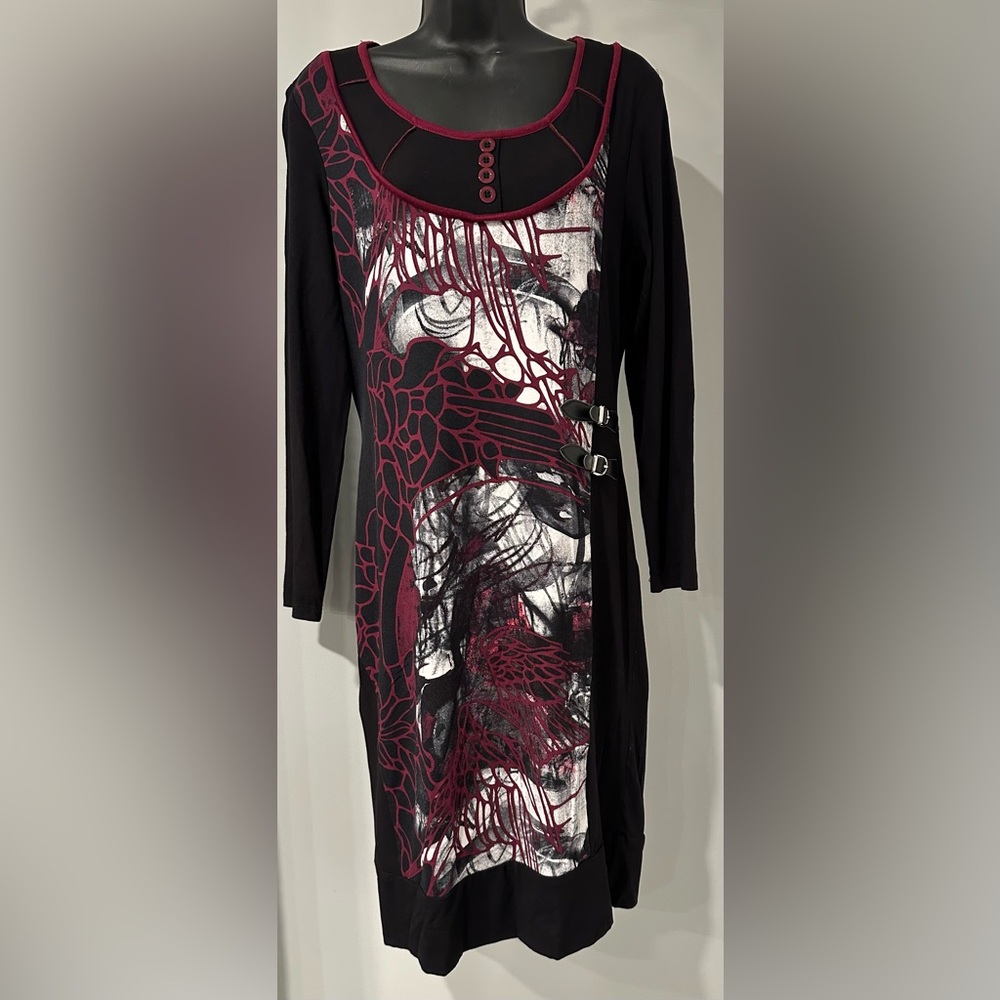 Simon Chang Black and White Long Sleeve Bodycon Dress